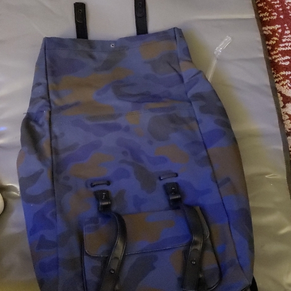 Backpack - Picture 3 of 4